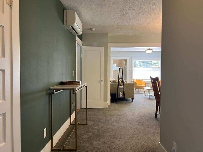 Building Photo - Charming Historical Home, Desirable Downtown Location. Flexible Lease Terms, 30-day Min. All Util...