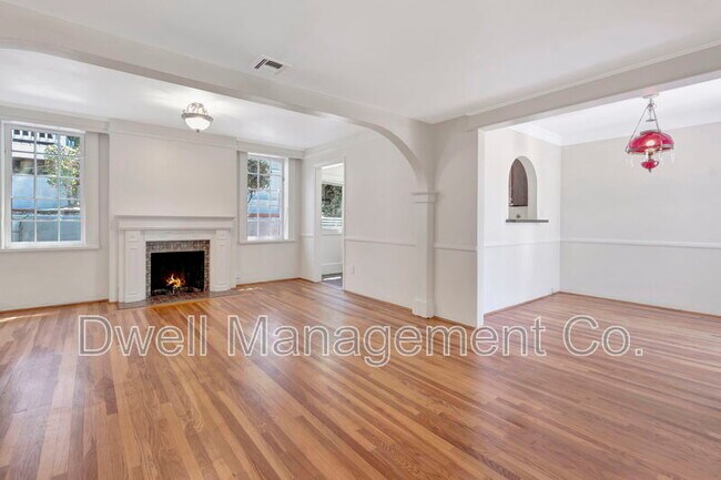 Building Photo - 8451 La Mesa Blvd