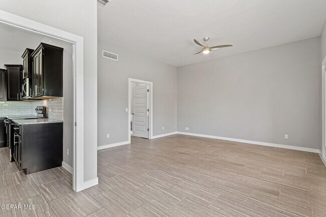 Building Photo - 6350 Escondido Dr