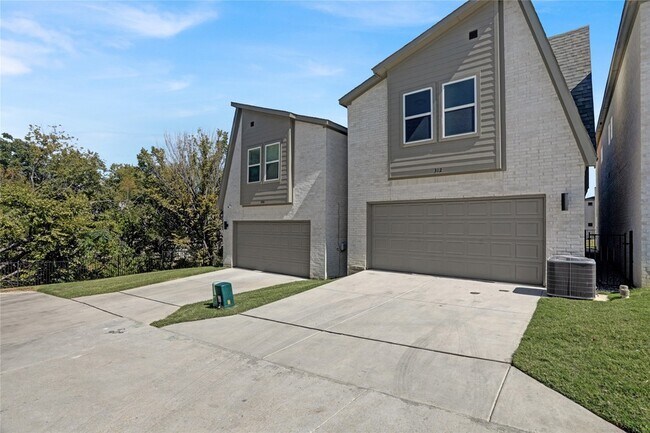 Building Photo - 312 Oakbend Dr