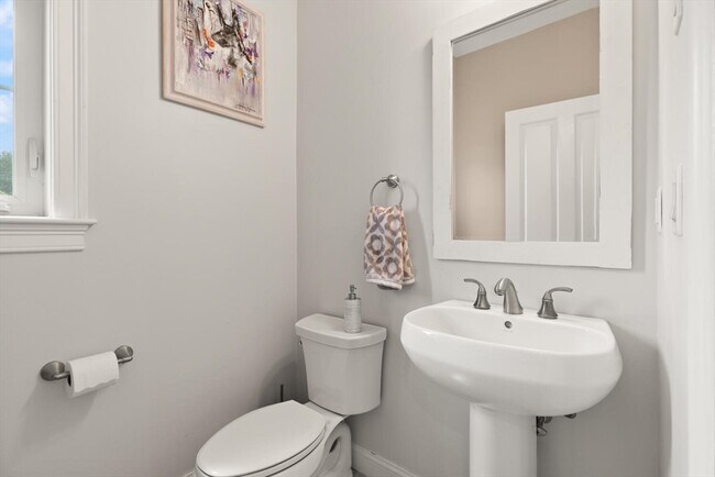 Building Photo - 10 Murray Ave