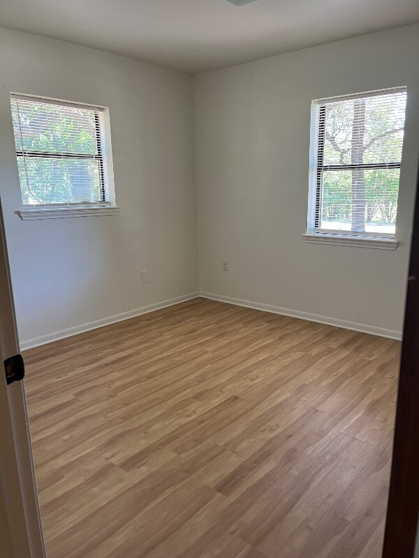 Building Photo - 1415 Oakridge Dr