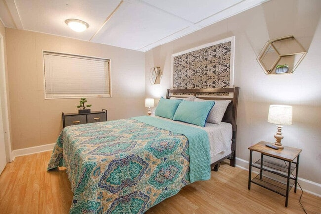 Building Photo - 1327 Berwyn Rd