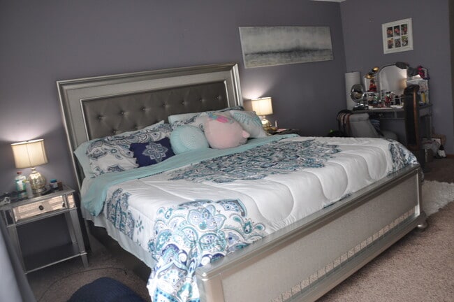 Building Photo - 9641 Linden Ln N