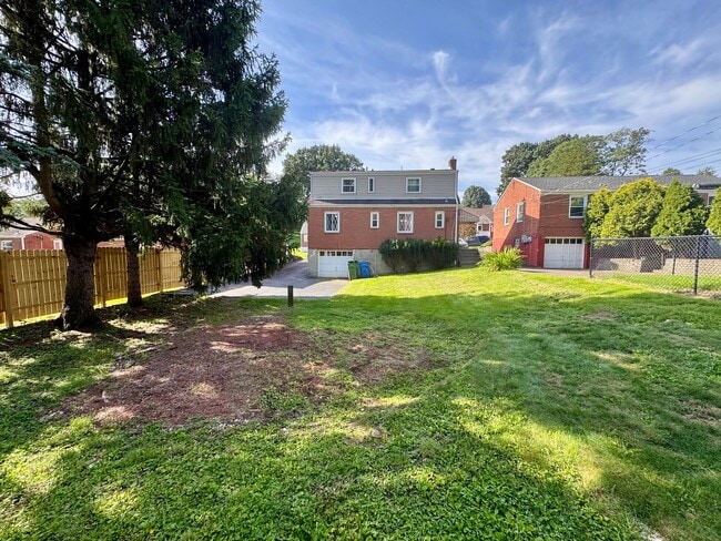 Building Photo - 1076 Thornwood Dr