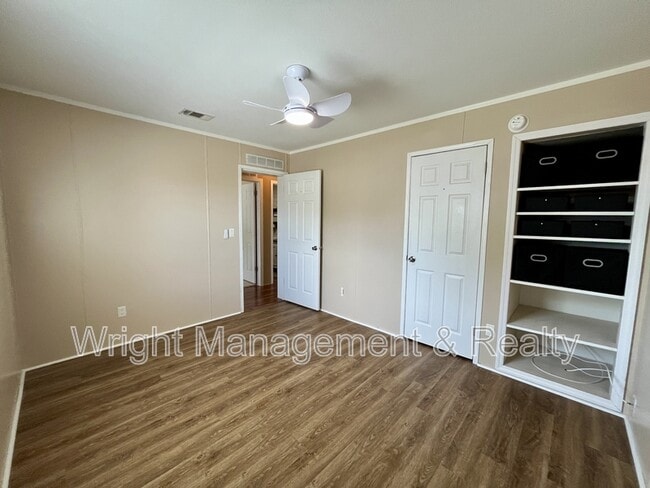 Building Photo - 38055 Woodgate Ln