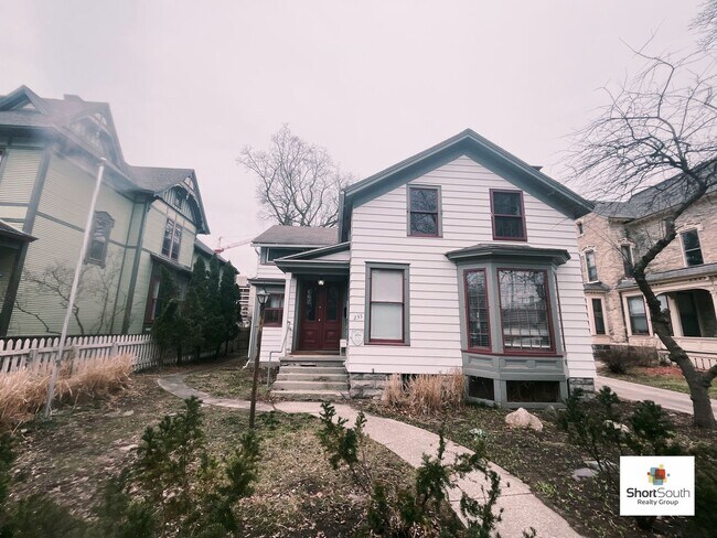 Building Photo - 235 Lafayette Ave NE