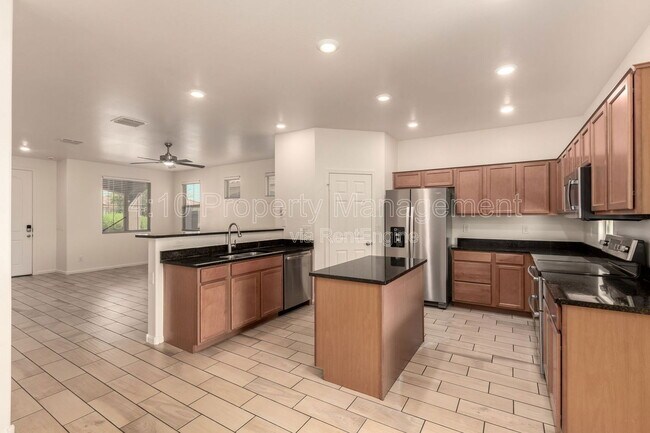 Building Photo - 5216 S 16th Pl