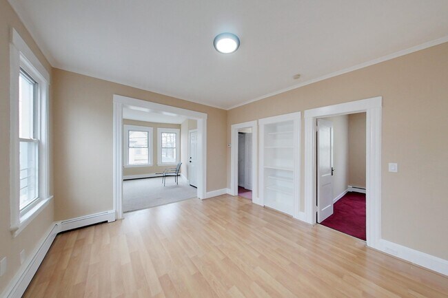 Building Photo - 42 Planten Ave