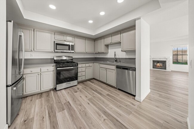 Building Photo - Large Renovated 3bed x 2.5bath Townhouse with Private Patio & 2-Car Garage