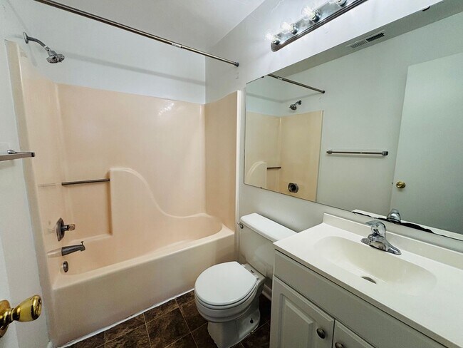 Building Photo - 833 Claytor Square