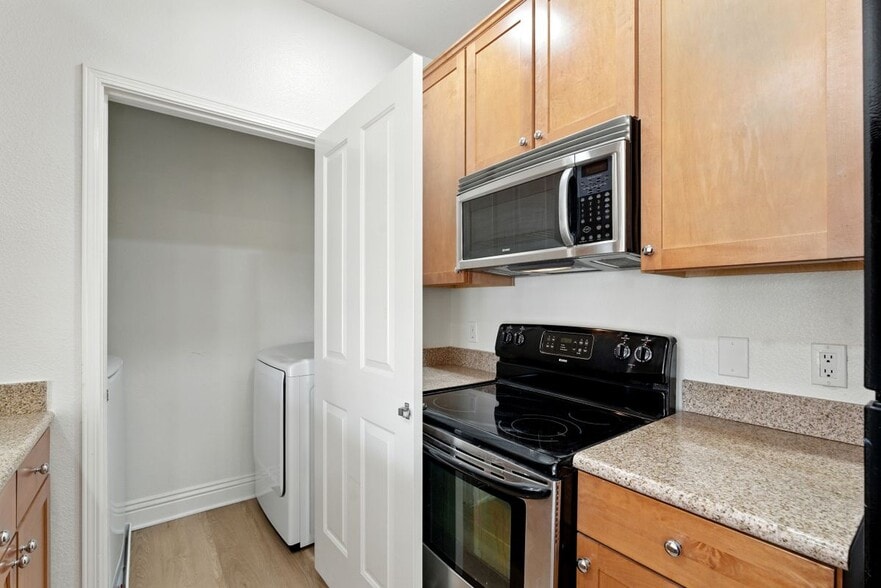 Building Photo - 22681 Oakgrove, 225