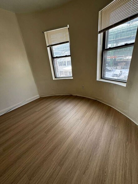 Building Photo - 129 Chestnut St