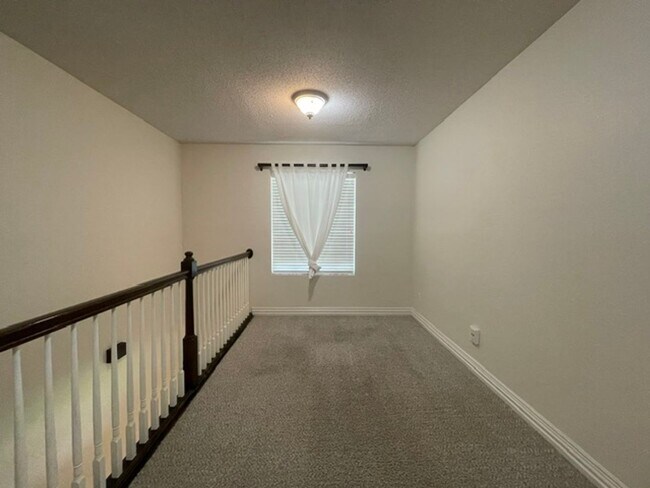 Building Photo - 3222 Mapleridge Dr
