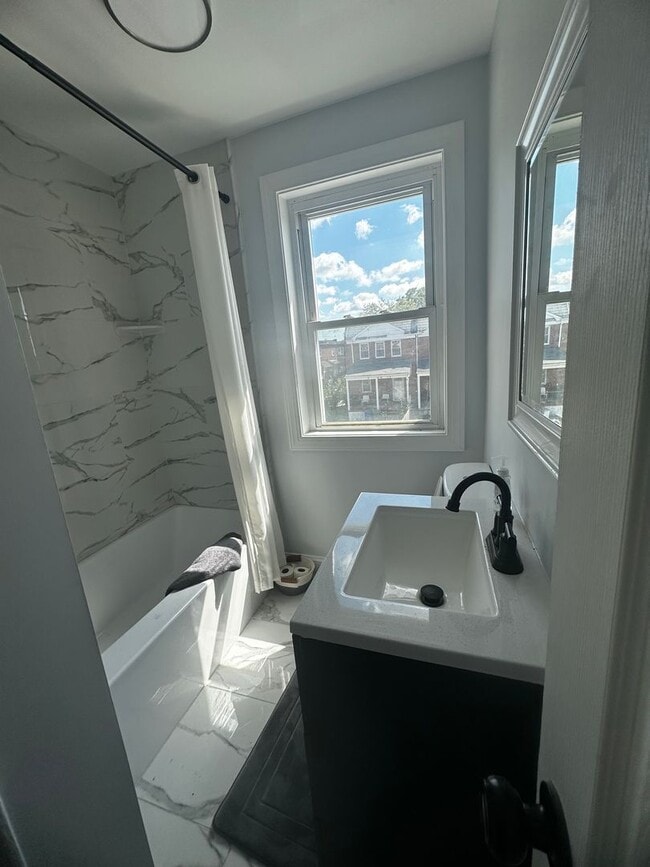 Building Photo - Beautiful newly renovated home in the Midd...