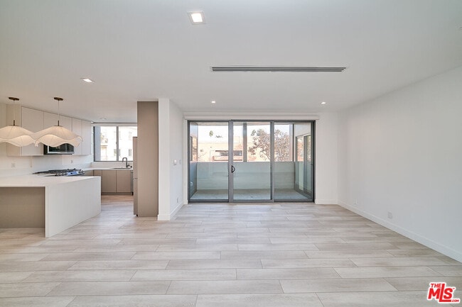 Building Photo - 145 S Maple Dr