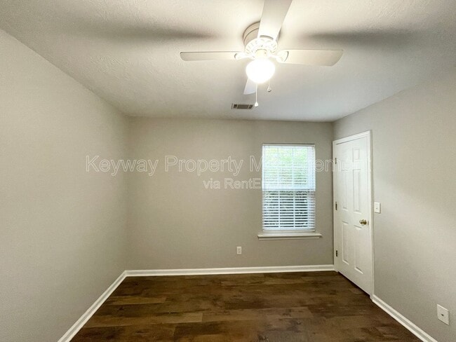 Building Photo - 1391 Watsonia Dr