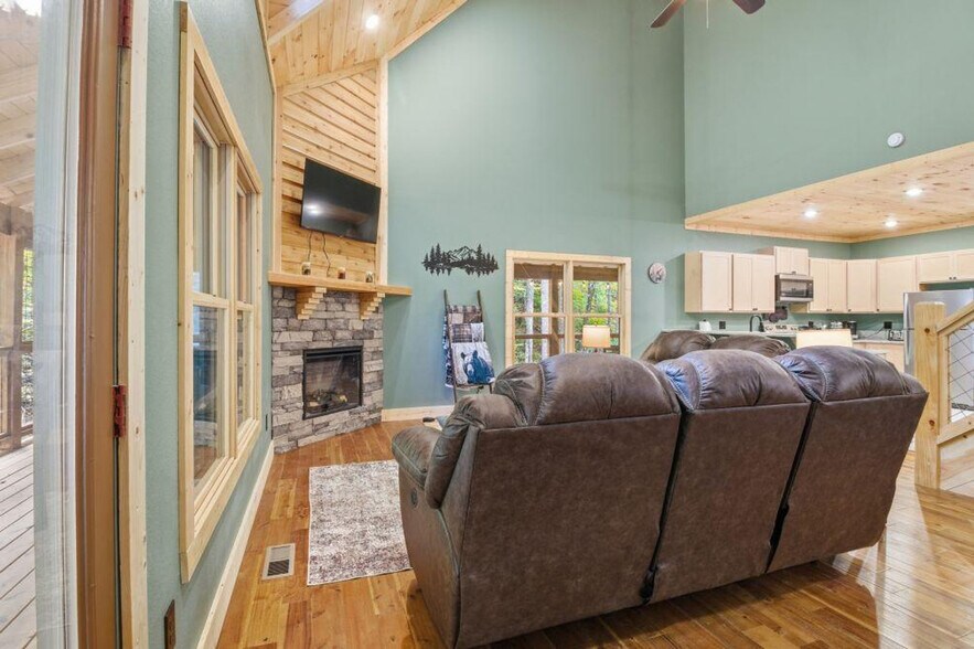 Building Photo - 3045 Jones Creek Ln