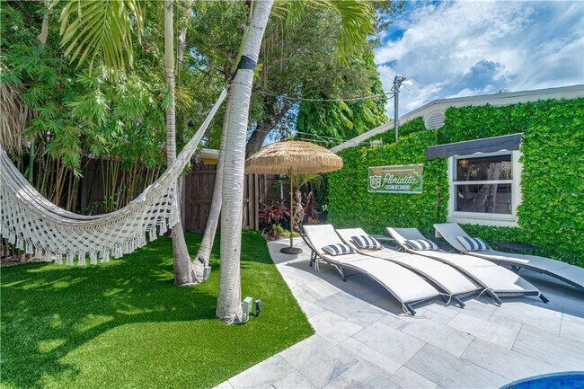 Building Photo - 417 NE 15th Ave