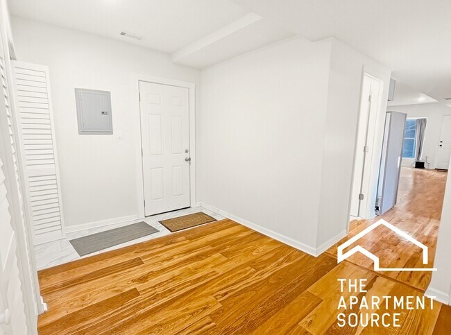 Building Photo - 1638 W 18th Pl