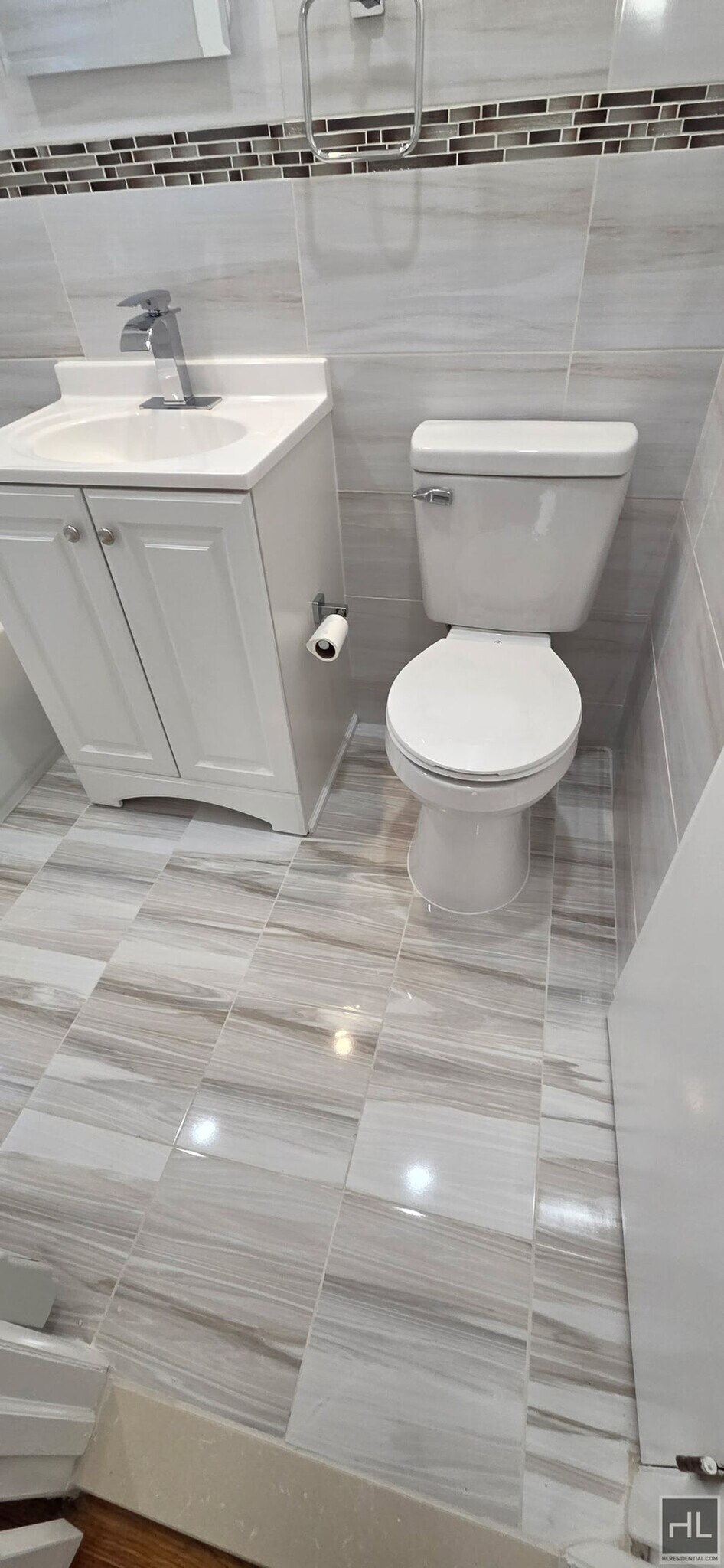 Building Photo - Two Bedroom Bayside Apartment