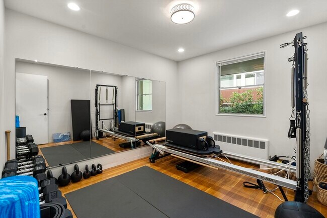 Building Photo - 20 Follen St