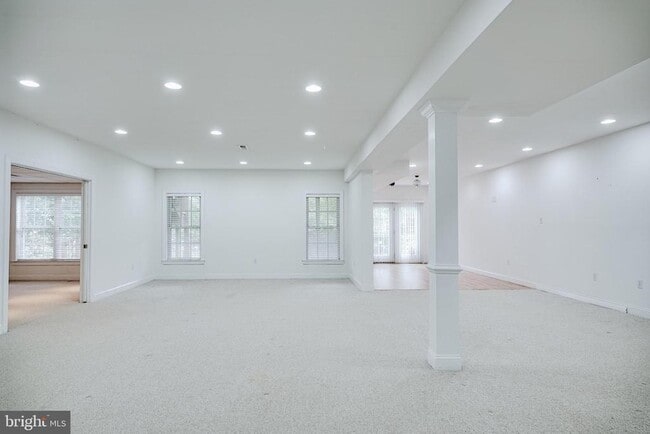 Building Photo - 15 Ridings Way