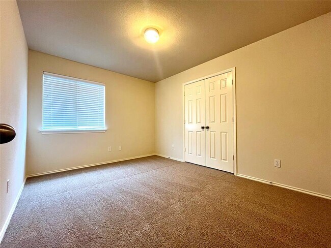 Building Photo - 327 Paddington Dr