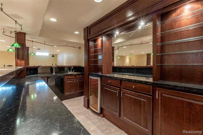 Building Photo - 24084 Westmont Dr