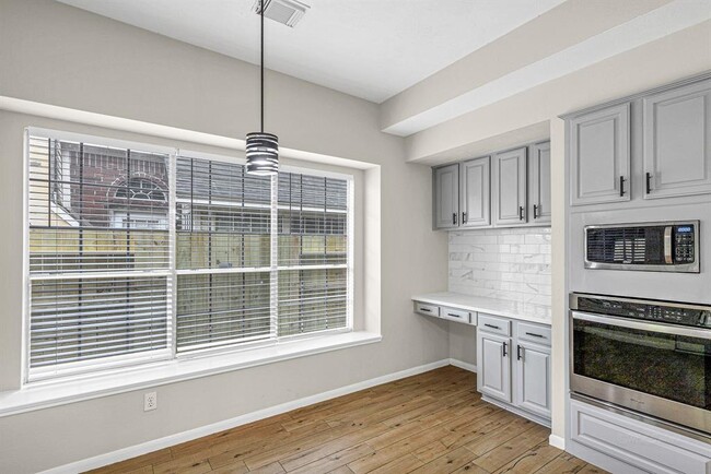 Building Photo - 8827 Lawncliff Ln