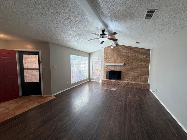 Building Photo - Home Located In Shadow Hills & Frenship School District!