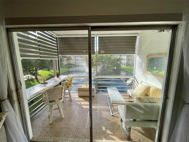 Building Photo - 5071 W Oakland Park Blvd