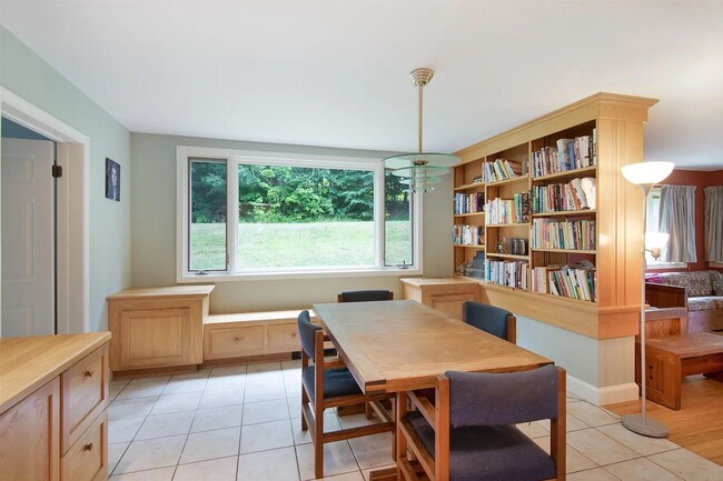Building Photo - 5BD/3BA Beautiful House in South Burlington