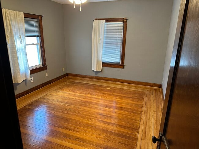 Building Photo - 331 Pearl St