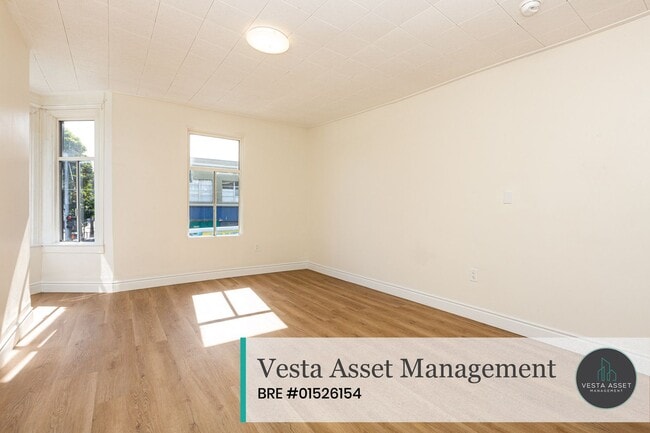 Building Photo - 190 8th St