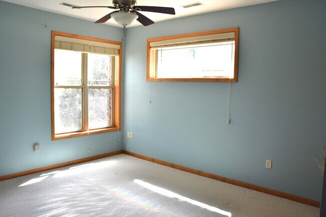 Building Photo - 13360 Fond du Lac Ave