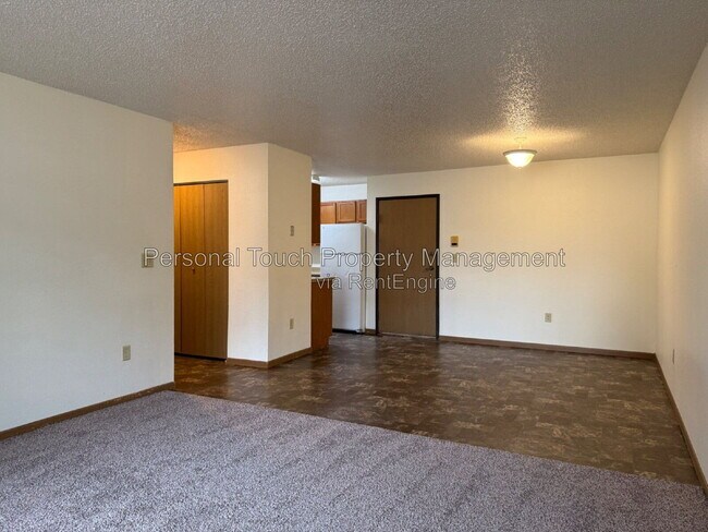 Building Photo - 1401 12th St E
