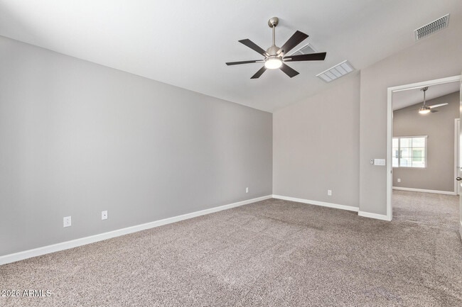 Building Photo - 3059 N 33rd Pl