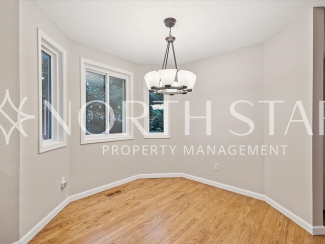 Building Photo - Traditional Home with Views