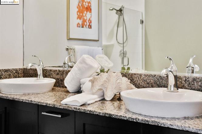 Building Photo - 1001 46th St