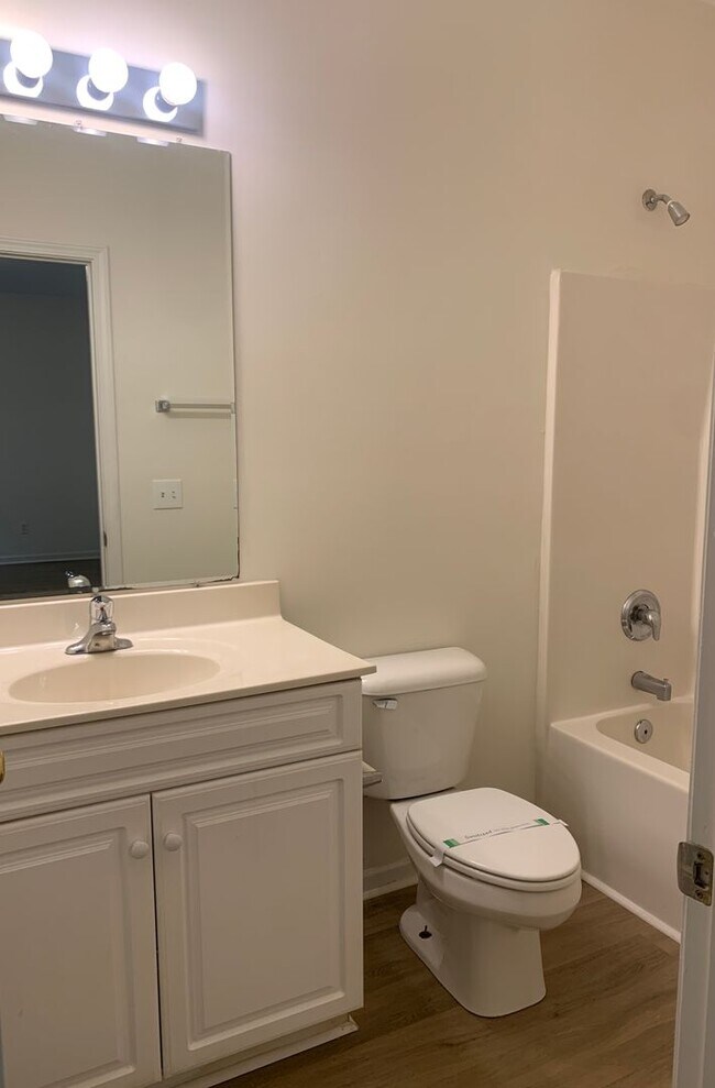 Building Photo - $500 OFF 1ST MONTHS RENT! 3 Bedroom 2 Bath House Available now on Charter Drive