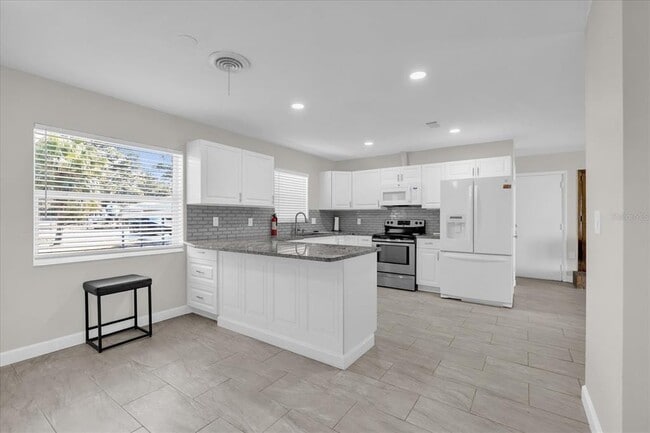 Building Photo - 3800 Pine St