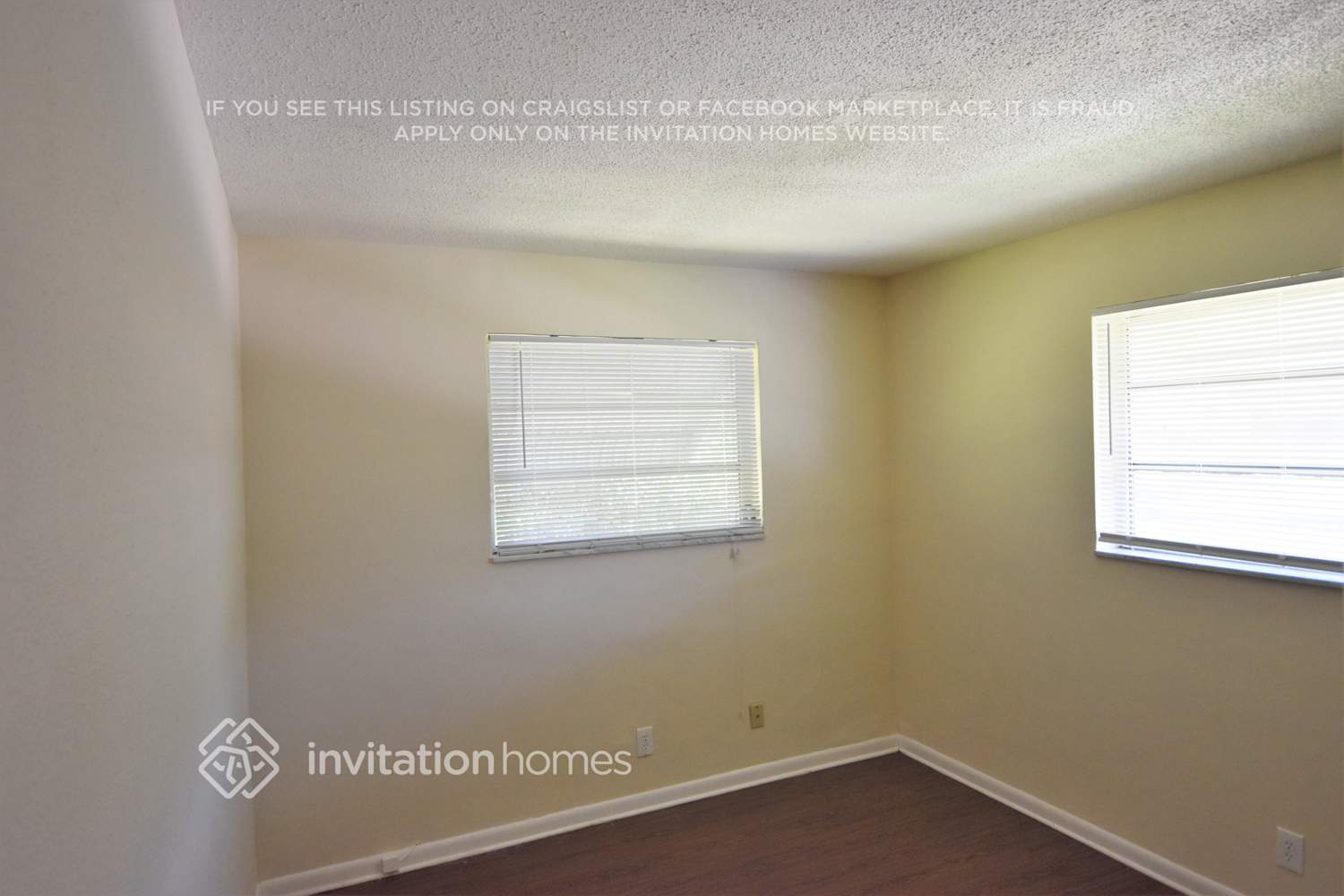 Building Photo - 1612 W River Dr