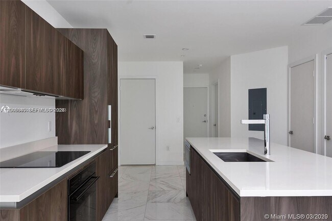 Building Photo - 480 NE 31st St