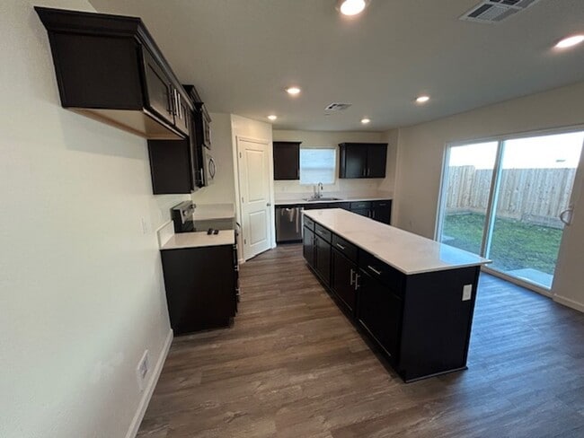 Building Photo - *** MOVE IN SPECIAL - $300.00 OFF FIRST MONTHS RENT***