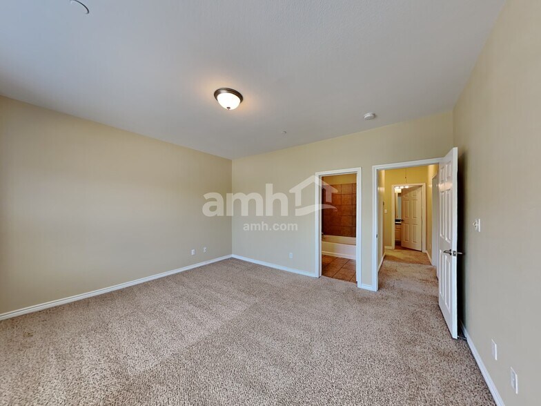 Building Photo - 5400 Galante Ln