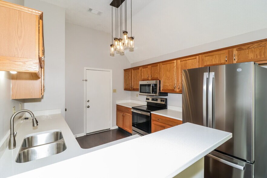Building Photo - 170 Oaksedge Dr