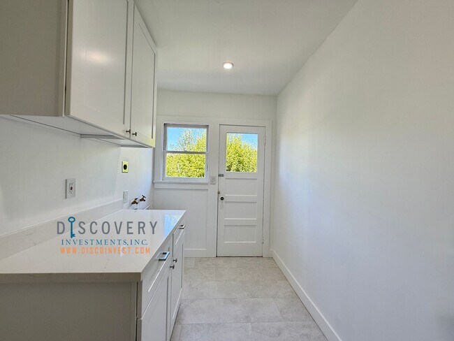 Building Photo - Newly Renovated & Turn-Key Home in Prime El Cerrito Walking Distance to BART and Parks