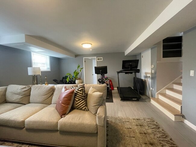 Building Photo - 844 Juniper Rd