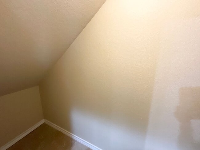 Building Photo - Luxury townhome by Retama Park!